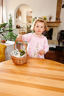 포토 JPG 해외이미지 백인 1 전통 응시 여자 딸 행복 어린이 천사 부활절 실내 한명 사람 앉기 바구니 귀여움 봄 자녀 기도 축하 아기 축복 달콤 작음 순수 만족 신성 광택 마야 폴란드 걸음마 천진난만 토요일 해외포토 서양인 시선 계절 기념일 감정 유럽 컨셉 가족 모션 내부 맛 크기 마야문명 요일 파일형식 이미지허브
