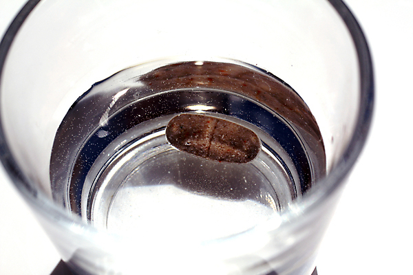 포토 JPG 해외이미지 음료 비즈니스 가족 유리 추상 건강 사람 사람없음 치료 빨간색 물 파란색 알약 약 반사 거품 흰색 물방울 하트 도움 투명 질병 약국 처방 중독 조제 고립 돌봄 치료제 화학물질 중독자 해외포토 자연요소 모양 컬러 컨셉 무늬 의학 관계 모션 재질 화학 만들기 파일형식 이미지허브