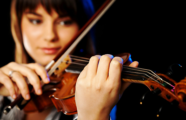 포토 JPG 해외이미지 백인 손 여자 음악 놀이 검은배경 한명 목재 음악가 기구 클래식 소프트포커스 연습 바이올린 예술가 바이올리니스트 해외포토 서양인 나무 직업 1 백그라운드 컨셉 재료 현악기 문화예술 촬영기법 사람 신체부위 검은색 연주자 파일형식 이미지허브