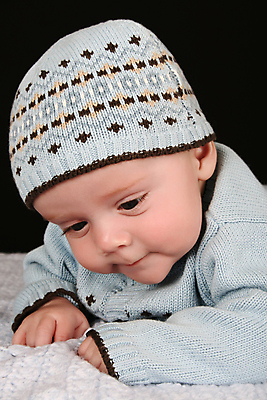 포토 JPG 해외이미지 백인 모델 계절 남자 아들 얼굴 어린이 백그라운드 겨울 실내 따뜻함 건강 한명 사람 소년 세로 파란색 평화 검은색 어둠 아기 달콤 작음 담요 니트 슛 솜털 저지 특징 해외포토 서양인 1 컬러 컨셉 상의 가족 내부 신체부위 맛 크기 파일형식 이미지허브