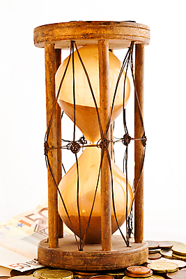 포토 JPG 해외이미지 유럽 종이 모래 시계 컨셉 돈 비즈니스 유리 성공 추상 아이디어 사람없음 목재 금융 경제 동전 유로 성장 흰색 시간 재산 황금 심볼 손목시계 모래시계 투자 이익 대출 빚 경영 고립 관심 옛날 적자 해외포토 나무 나라 컬러 무늬 재료 장신구 재질 파일형식 이미지허브