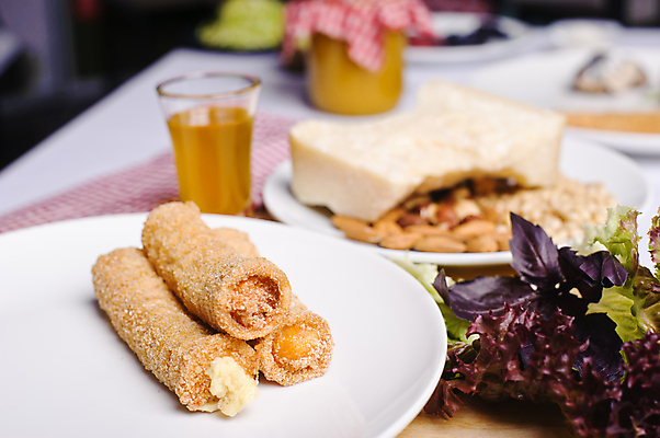 포토 JPG 해외이미지 접시 음식 아침 디저트 사람없음 쌓기 식사 저녁식사 카페 튀김 달콤 맛 아침식사 상품 배고픔 칼로리 버터 팬케이크 점심식사 탄수화물 맛있는 해외포토 주간 식기 컨셉 모션 케이크 상점 파일형식 이미지허브