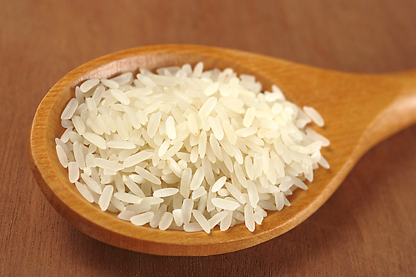 포토 JPG 해외이미지 음식 재료 밥 사람없음 목재 가로 농작물 숟가락 사진촬영 흰색 낟알 날것 나무숟가락 생식 해외포토 나무 컬러 농업 수저 촬영 파일형식 이미지허브