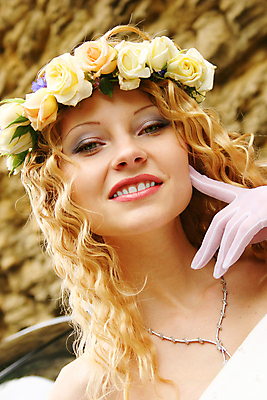 포토 JPG 해외이미지 라이프스타일 커플 응시 여자 꽃 행복 감정 벽 꽃다발 결혼 꽃무늬 장난 관계 놀이 함께함 사랑 한명 미소 웃음 성인 야외 여름 청춘 장미 낭만 바위 반지 잡기 화려 아래 옷입기 약혼 베일 사방 해외포토 식물 1 시선 계절 컨셉 무늬 장신구 모션 표정 사람 이벤트 생활 돌_바위 방향 약속 위치 파일형식 이미지허브