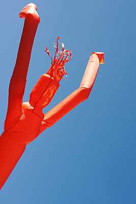 포토 JPG 해외이미지 모양 백그라운드 오렌지 모션 하늘 바람 사람없음 장식 파란색 힘 춤 불기 오브젝트 상승 꼭두각시 해외포토 자연요소 컬러 컨셉 과일 날씨 문화예술 파일형식 이미지허브