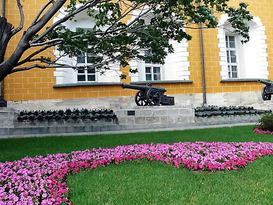 포토 JPG 해외이미지 무기 불 사람없음 빨간색 힘 총 바퀴 역사 박물관 군용 싸움 전쟁 정사각형 러시아 육군 무거움 대포 애국심 러시아인 모스크바 소비에트 옛날 크렘린궁전 해외포토 자연요소 도형 서양인 유럽 컬러 모션 군대 궁전 무게 크렘린 파일형식 이미지허브
