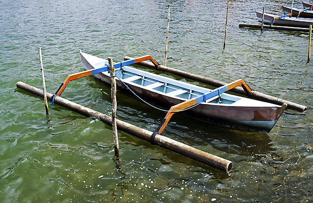 포토 JPG 해외이미지 전통 아시아 바다 여행 교통시설 자연 낚시 휴가 풍경 사람없음 목재 물 여름 파란색 강 어선 보트 인도네시아 옛날 터키석 해외포토 자연요소 나무 계절 나라 컬러 교통 배_교통 재료 레저 보석 시설 생태계 파일형식 이미지허브