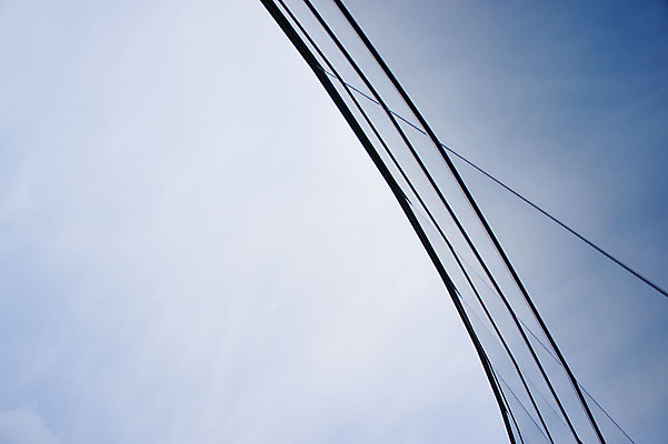 포토 JPG 해외이미지 모양 구름 디자인 외관 선 패턴 곡선 비즈니스 건축양식 창문 유리 하늘 미래 새로움 프레임 사람없음 야외 건물 금융 파란색 빛 사무실 햇빛 반사 탑 고층빌딩 거울 도시 판넬 닫기 큼 장면 기하학 개발 해외포토 자연요소 건축물 건축 컬러 컨셉 무늬 모션 재질 빌딩 경제 태양 크기 파일형식 이미지허브