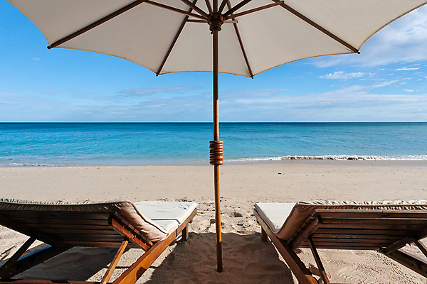 포토 JPG 해외이미지 모래 바다 섬 여행 자연 하늘 호텔 휴가 휴식 사람없음 야외 물 파란색 햇빛 태양 고요 꿈 흰색 뜨거움 양산 석호 이국적 파라다이스 수평선 해외포토 자연요소 컬러 컨셉 숙소 생태계 파일형식 이미지허브