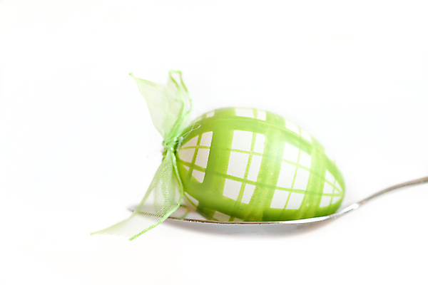 포토 JPG 해외이미지 종교 음식 백그라운드 휴가 부활절 사람없음 초록색 계란 숟가락 봄 흰색 먹기 고립 해외포토 계절 기념일 컬러 모션 수저 알 파일형식 이미지허브