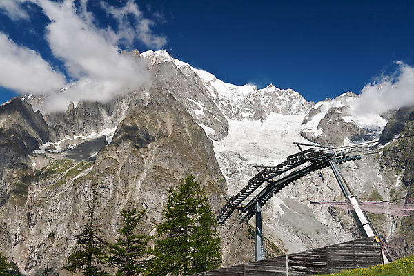 포토 JPG 해외이미지 나무 구름 계절 유럽 여행 교통시설 자연 하늘 산 풍경 사람없음 야외 건물 초록색 여름 파란색 햇빛 계곡 얼음 이탈리아 흰색 황무지 정상 빙하 알프스 철탑 절정 해외포토 자연요소 식물 건축물 나라 컬러 교통 태양 탑 시설 생태계 파일형식 이미지허브