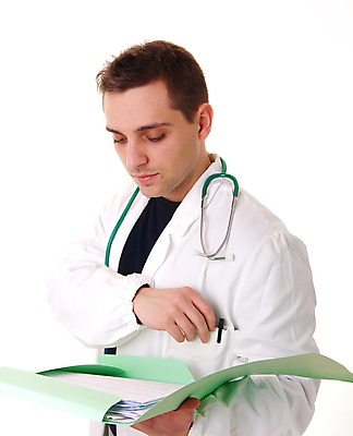 포토 JPG 해외이미지 직업 손 남자 행복 포즈 백그라운드 유니폼 청진기 성공 노동자 건강 병원 관리 한명 서기 미소 사람 성인 약 펜 의사 흰색 기록 업무 작업 자신감 긍정 돌봄 해외포토 1 옷 감정 컬러 컨셉 의학 의료기기 모션 표정 신체부위 필기구 의료진 파일형식 이미지허브