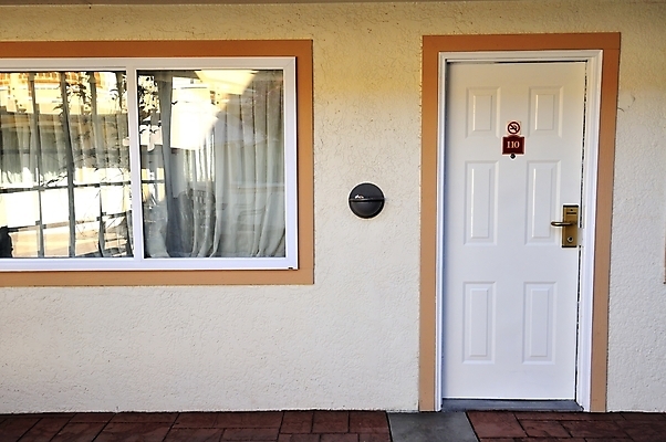 포토 JPG 해외이미지 디자인 외관 여행 가구 컨셉 창문 호텔 주택 실내 사람없음 야외 내부 문 카펫 침실 방 흰색 고급 우아함 여관 정리함 해외포토 컬러 생활용품 숙소 건물 파일형식 이미지허브