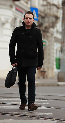 포토 JPG 해외이미지 라이프스타일 남자 도로 이동 비즈니스 모션 거리 한명 사람 정장 성인 걷기 검은색 산책 코트 도시 비즈니스맨 보행자 도심 얼룩말 재촉 건너기 해외포토 1 옷 길 컬러 컨셉 교통시설 휴식 생활 외투 말_동물 직장인 파일형식 이미지허브