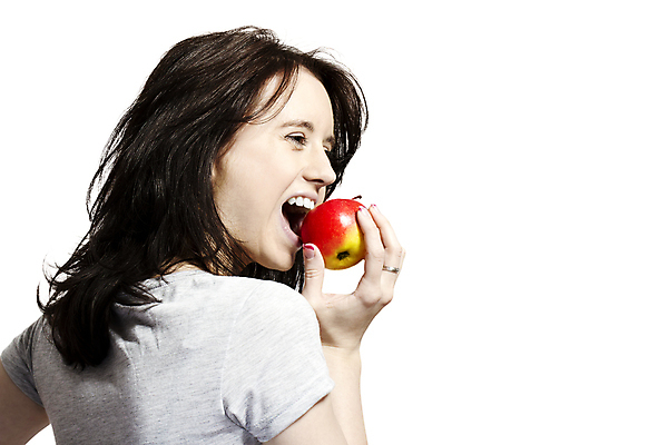 포토 JPG 해외이미지 백인 라이프스타일 손 여자 행복 음식 다이어트 과일 갈색머리 건강 한명 미소 사람 성인 옆모습 빨간색 여름 뷰티 회색 흰색 신선 잡기 입 달콤 맛 치아 사과 먹기 유기농 비타민 내추럴 해외포토 서양인 1 헤어스타일 웰빙 계절 감정 뷰포인트 컬러 컨셉 모션 표정 생활 신체부위 소화기관 영양소 파일형식 이미지허브