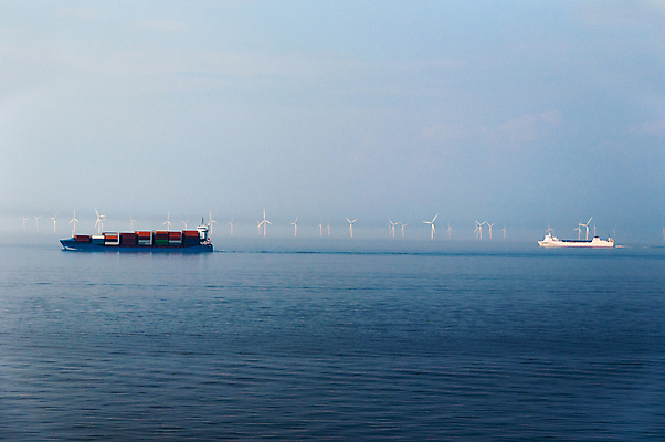 포토 JPG 해외이미지 구름 공원 유럽 선 바다 백그라운드 하늘 바람 덴마크 풍경 해변 사람없음 초록색 물 여름 파란색 농장 환경 탑 힘 기계 장비 흐름 풍차 발전기 에너지 칼날 그린에너지 저녁 유지 스칸디나비아 해외포토 자연요소 건축물 계절 공공시설 나라 컬러 컨셉 농업 날씨 북유럽 발전소 야간 파일형식 이미지허브