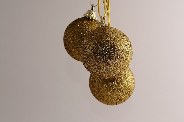 포토 JPG 해외이미지 전통 계절 백그라운드 크리스마스 겨울 공 유리 휴가 기념 매달리기 선물 사람없음 장식 빨간색 빛 상자 노란색 우주 축제 기쁨 장식볼 흰색 축하 소나무 황금 은색 12월 연도 오브젝트 드럼 고립 여의주 해외포토 나무 기념일 감정 컬러 컨셉 모션 재질 타악기 날짜 파일형식 이미지허브