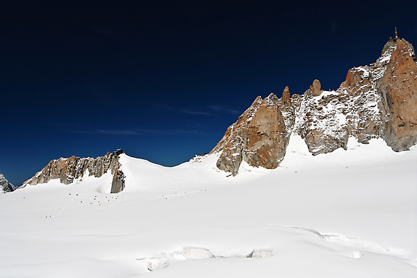 포토 JPG 해외이미지 유럽 스포츠 여행 겨울 하늘 산 파노라마 사람없음 뷰티 계곡 얼음 이탈리아 등산 하이킹 추위 프랑스 흰색 정상 오두막 고도 산등성이 빙하 알프스 암초 프랑스어 절정 하이커 해외포토 자연요소 문자 계절 나라 컬러 레저 촬영기법 트래킹 파일형식 이미지허브