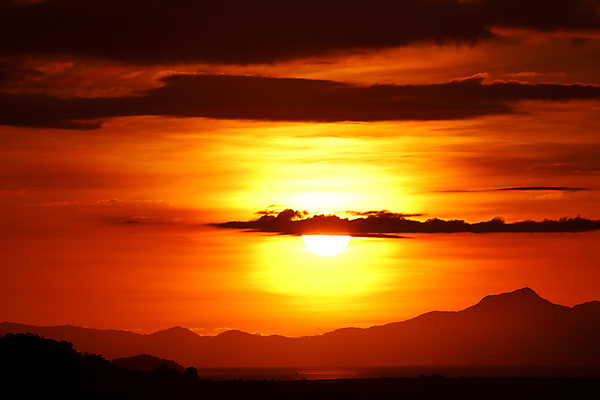 포토 JPG 해외이미지 구름 실루엣 파도 바다 백그라운드 오렌지 자연 하늘 날씨 풍경 사람없음 물 여름 빛 햇빛 태양 일출 맑음 황혼 일몰 새벽 가을 분위기 황금 지역 천국 흐림 수평선 해외포토 자연요소 계절 컨셉 과일 촬영기법 노을 생태계 파일형식 이미지허브
