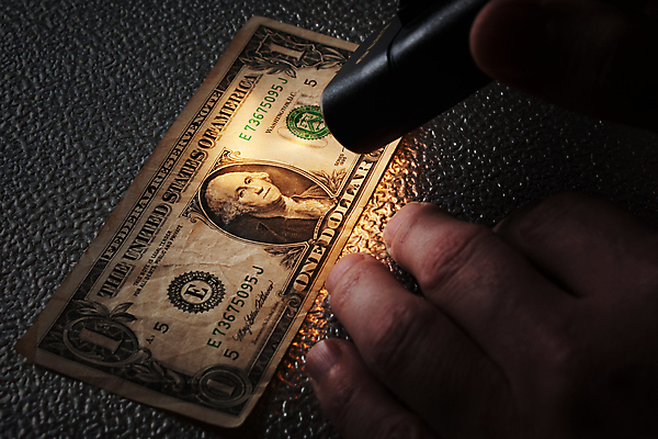 포토 JPG 해외이미지 손 돈 사람없음 빛 달러 램프 계산서 계산원 해외포토 직업 조명 신체부위 재산 파일형식 이미지허브