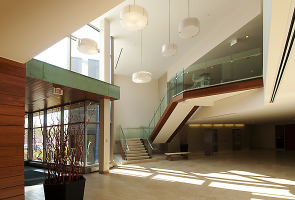 포토 JPG 해외이미지 디자인 여행 가구 비즈니스 건축양식 창문 유리 호텔 바닥 실내 사람없음 내부 건물 장식 빛 햇빛 반사 램프 도시 홀 휴게실 복도 고급 우아함 대리석 스타일 해외포토 건축물 건축 생활용품 컨셉 재료 재질 숙소 조명 태양 공간 파일형식 이미지허브