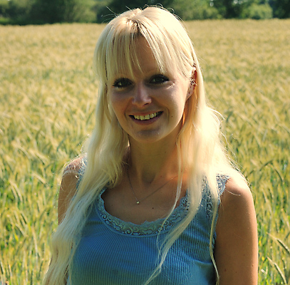 포토 JPG 해외이미지 밭 자연 한명 여름 농작물 금발 시골 시리얼 해외포토 1 헤어스타일 계절 음식 농업 사람 생태계 파일형식 이미지허브