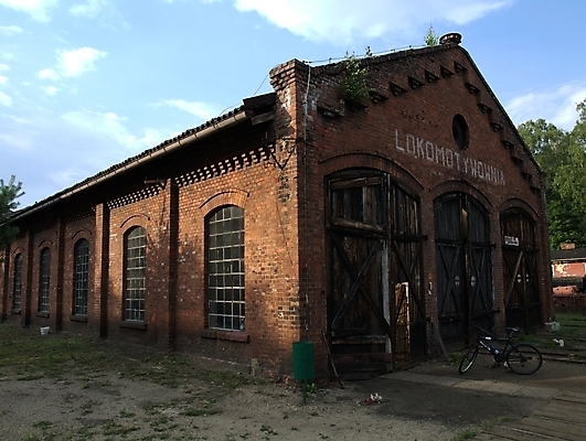 포토 JPG 해외이미지 사람없음 건물 가로 기차 역사 폴란드 격납고 선로 옛날 해외포토 건축물 유럽 육상교통 대중교통 파일형식 이미지허브