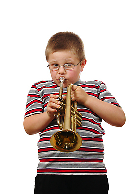 포토 JPG 해외이미지 백인 남자 행복 안경 아들 어린이 음악 음표 가족 청소년 놀이 뿔 한명 소년 쪽지 표현 악단 연습 드럼 트럼펫 오케스트라 걸음마 교향곡 놋쇠 심각 해외포토 서양인 1 기호 잡화 감정 컨셉 관계 모션 문화예술 타악기 사람 금관악기 파일형식 이미지허브