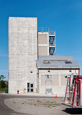 포토 JPG 해외이미지 학교 불 사람없음 야외 세로 학습 컬러풀 탑 연습 시설 짐차 구조대 콘크리트 해외포토 자연요소 건축물 교육 컬러 자동차 구출 파일형식 이미지허브
