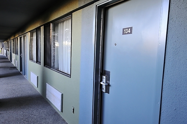 포토 JPG 해외이미지 디자인 외관 여행 컨셉 창문 호텔 주택 사람없음 야외 장식 숫자 문 침실 방 복도 우아함 해외포토 문자 숙소 건물 파일형식 이미지허브