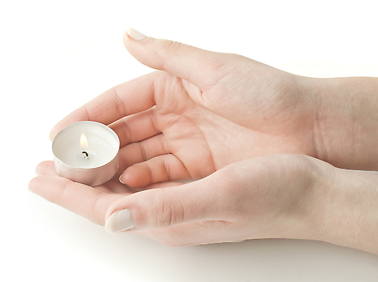 포토 JPG 해외이미지 1 손 촛불 손가락 불 조명 손바닥 사랑 사람 사람없음 가로 빛 희망 침묵 잡기 영혼 보호 명상 싱글 아로마테라피 테라피 빛망울 연소 고립 광 왁스 해외포토 자연요소 감정 컨셉 초 모션 신체부위 뷰티 소리 파일형식 이미지허브