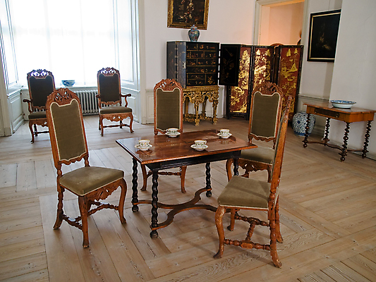 포토 JPG 해외이미지 전통 디자인 유럽 가구 의자 건축양식 탁자 휴식 주택 실내 사람없음 내부 장식 상점 식사 희망 카펫 궁전 방 낭만 수확 골동품 홀 화려 중세 역사 재산 클래식 고급 우아함 맨션 회의실 복고 안락의자 리빙 귀족 옛날 스타일 안락 해외포토 건축 감정 나라 생활용품 컨셉 고건축 농업 건물 금융 공간 파일형식 이미지허브