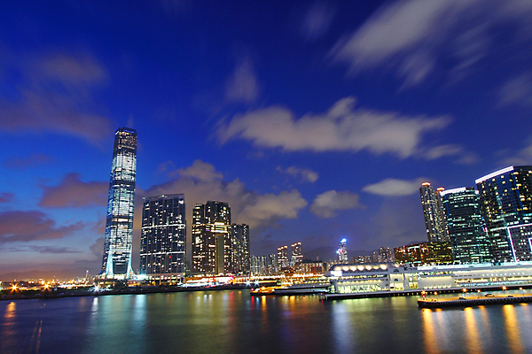 포토 JPG 해외이미지 구름 바다 야경 밤하늘 사람없음 야외 건물 도시풍경 고층빌딩 도시 야간 홍콩 스카이라인 선박 해외포토 자연요소 건축물 수상교통 하늘 풍경 빌딩 중국 파일형식 풍경_경치 이미지허브