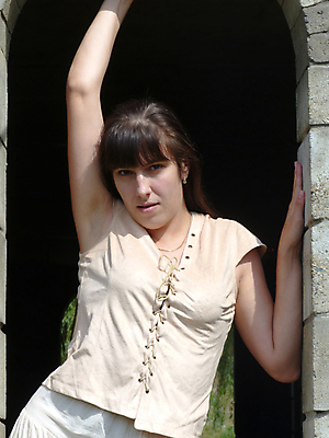 포토 JPG 해외이미지 응시 공원 행복 포즈 자연 갈색머리 건강 한명 미소 풍경 청춘 뷰티 산책 기쁨 달콤 내추럴 러시아인 스타일 해외포토 서양인 1 헤어스타일 시선 공공시설 감정 컨셉 휴식 표정 사람 맛 생태계 파일형식 이미지허브