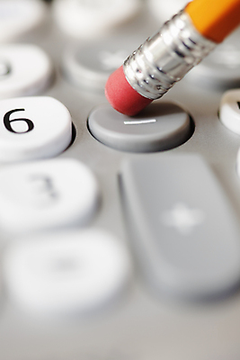 포토 JPG 해외이미지 비즈니스 버튼 열쇠 사람없음 금융 경제 숫자 연필 계산기 기록 수학 계산 뺄셈 회계 예산 키패드 비용 해외포토 문자 교과목 문구용품 학용품 필기구 장비 파일형식 이미지허브