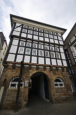 포토 JPG 해외이미지 전통 유럽 건축양식 프레임 독일 사람없음 건물 중세 역사 타운 수목 옛날 해외포토 건축물 건축 나라 도시 파일형식 이미지허브