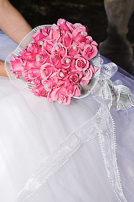 포토 JPG 해외이미지 드레스 꽃 리본 무기 줄 분홍색 꽃다발 결혼 목걸이 장신구 탁자 사랑 사람없음 장식 장미 우정 축하 잡기 가운 다발 보따리 해외포토 레이스천 식물 옷 감정 컬러 가구 컨셉 모션 이벤트 친구 직물 파일형식 이미지허브