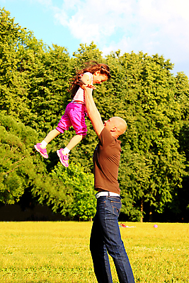 포토 JPG 해외이미지 공원 행복 어린이 휴식 두명 목재 달리기 침묵 산책 기쁨 게임 뜨거움 해외포토 나무 공공시설 감정 컨셉 재료 모션 놀이 사람 소리 파일형식 이미지허브