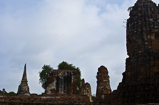 포토 JPG 해외이미지 구름 전통 외관 아시아 종교 문화 여행 불교 건축양식 태국 하늘 벽돌 동양인 사람없음 야외 건물 조각상 탑 기도 사찰 영혼 역사 재산 명상 사리탑 숭배 옛날 파멸 해외포토 자연요소 건축물 건축 나라 컨셉 종교건축 인종 금융 조형물 파일형식 소멸 이미지허브