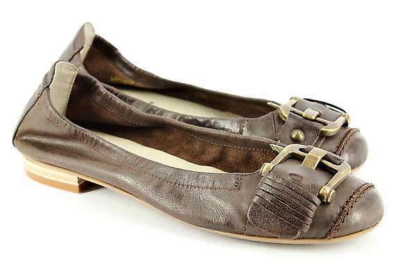 포토 JPG 해외이미지 옷 여자 신발 사람없음 갈색 유행 플랫 우아함 가죽 발레 양발 스타일 해외포토 컬러 컨셉 사람 춤 파일형식 이미지허브