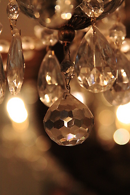 포토 JPG 해외이미지 백그라운드 전구 유리 호텔 불꽃 주택 실내 미술 사람없음 내부 장식 빛 반짝임 파티 검은색 수확 골동품 조약돌 흰색 램프 클래식 야간 크리스탈 보석 천장 샹들리에 체코 야광 고립 해외포토 자연요소 유럽 컬러 컨셉 농업 모션 재질 숙소 불 문화예술 조명 이벤트 건물 돌_바위 광석 파일형식 이미지허브