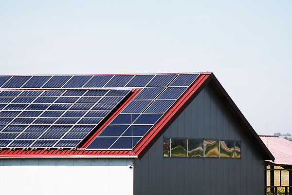 포토 JPG 해외이미지 주간 지붕 주택 사람없음 야외 태양에너지 집열판 해외포토 자연요소 건물 그린에너지 파일형식 이미지허브