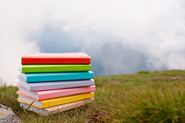 포토 JPG 해외이미지 종이 오렌지 산 사람없음 책 빨간색 초록색 파란색 컬러풀 노란색 쌓기 안개 덮개 흰색 그룹 수집 척추 오브젝트 각도 문학 양장본 흙더미 강렬 멀티 많음 해외포토 컬러 컨셉 과일 모션 날씨 뼈 흙 뚜껑 파일형식 더미 이미지허브