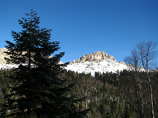 포토 JPG 해외이미지 식물 구름 유럽 여행 겨울 자연 하늘 풍경 사람없음 목재 뷰티 등산 소나무 정상 러시아 암초 절정 해외포토 자연요소 나무 계절 나라 재료 트래킹 생태계 파일형식 이미지허브