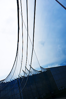 포토 JPG 해외이미지 모양 구름 디자인 외관 선 패턴 곡선 비즈니스 건축양식 창문 유리 하늘 미래 새로움 프레임 사람없음 야외 건물 금융 파란색 빛 사무실 햇빛 반사 탑 고층빌딩 거울 도시 판넬 닫기 큼 장면 기하학 개발 해외포토 자연요소 건축물 건축 컬러 컨셉 무늬 모션 재질 빌딩 경제 태양 크기 파일형식 이미지허브