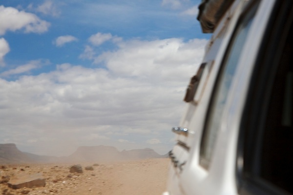 포토 JPG 해외이미지 도로 야생동물 스포츠 여행 포즈 자동차 자연 하늘 산 사람없음 야외 파란색 검은색 힘 운전 사막 보호 위험 묘기 지프 사파리 속도 먼지 지역 진흙 모터 고립 나미비아 오프로드 자동 집회 해외포토 동물 길 육상교통 컬러 컨셉 교통시설 모션 승용차 생태계 남아프리카 파일형식 이미지허브