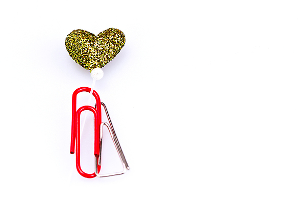 포토 JPG 해외이미지 모양 행복 종이 길 백그라운드 일러스트 비즈니스 학교 휴가 문구용품 발렌타인데이 건강 선물 사랑 사람없음 빨간색 사무실 우주 금속 쪽지 낭만 흰색 하트 축하 메시지 은색 심볼 오브젝트 사인 싱글 그림 잠금 클립 열정 돌봄 철강 해외일러스트 교육 감정 컬러 컨셉 모션 데이이벤트 재질 보안 파일형식 이미지허브