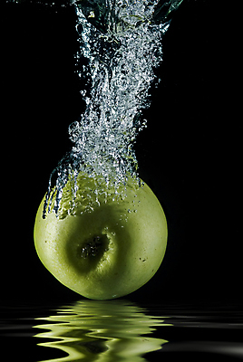 포토 JPG 해외이미지 음료 음식 백그라운드 컨셉 과일 자국 모션 자연 표면 아이디어 건강 미술 사람없음 초록색 물 검은색 거품 흐름 신선 액체 고가도로 떨어짐 사과 시원함 속도 상쾌 유기농 질감 날것 가스 충격 내추럴 고립 단절 토닉 스플래쉬 해외포토 자연요소 웰빙 감정 컬러 문화예술 고속도로 생태계 파일형식 이미지허브