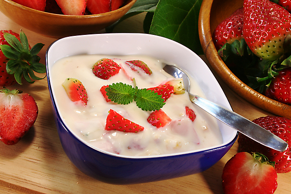 포토 JPG 해외이미지 음식 다이어트 과일 유리 딸기 디저트 건강 사람없음 빨간색 숟가락 신선 사발 달콤 아침식사 요거트 저칼로리 맛있는 해외포토 컬러 재질 유제품 수저 식사 사기그릇 맛 파일형식 이미지허브