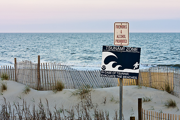 포토 JPG 해외이미지 파도 바다 자연 날씨 경고 안전 사람없음 물 파란색 서핑 위험 홍수 사인 폭풍 조심 공지사항 내추럴 대피 쓰나미 재앙 해일 해외포토 자연요소 컬러 컨셉 수상스포츠 자연재해 생태계 파일형식 이미지허브